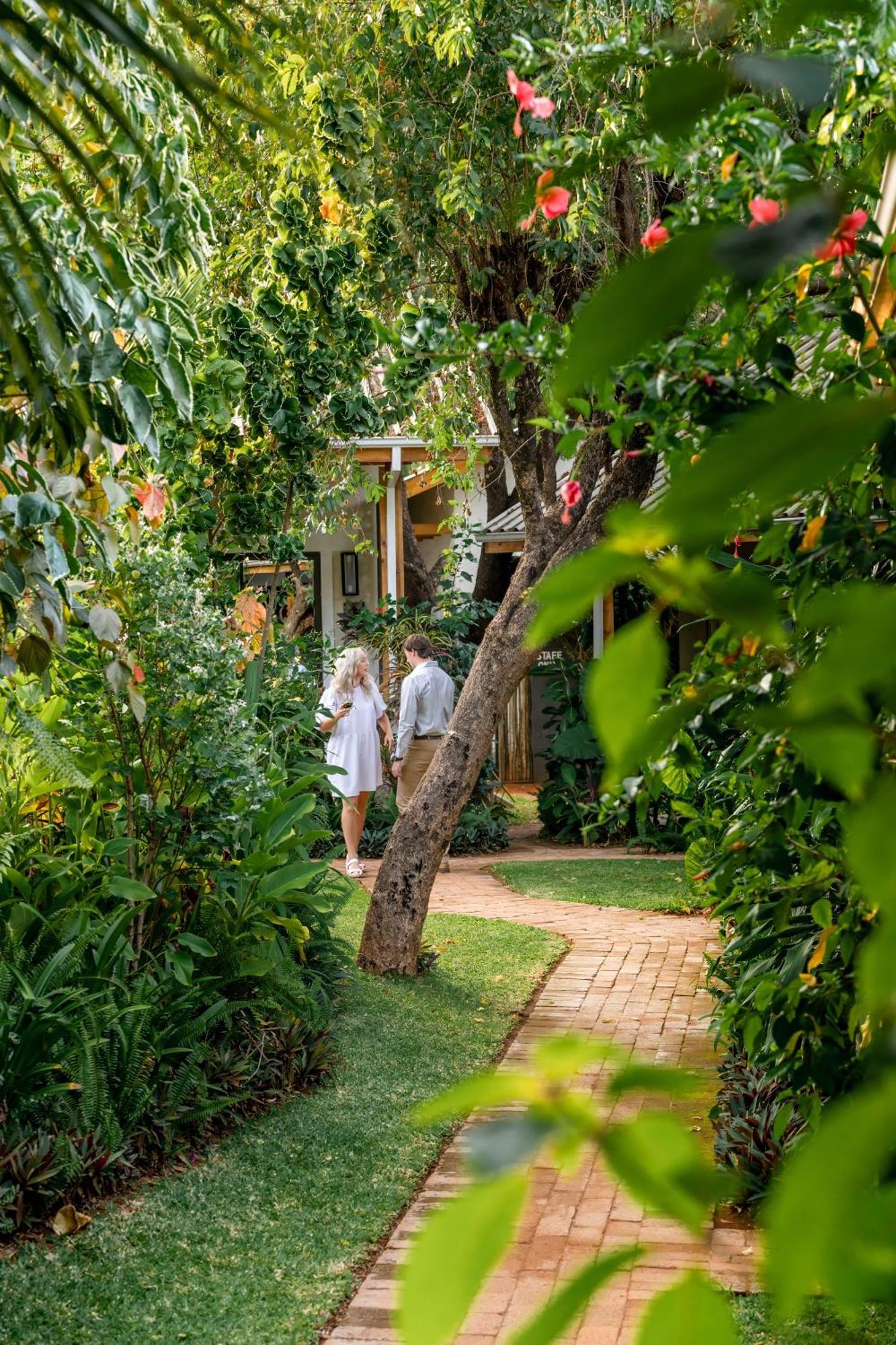 Shongwe Oasis Hotel Виктория Фолс Екстериор снимка