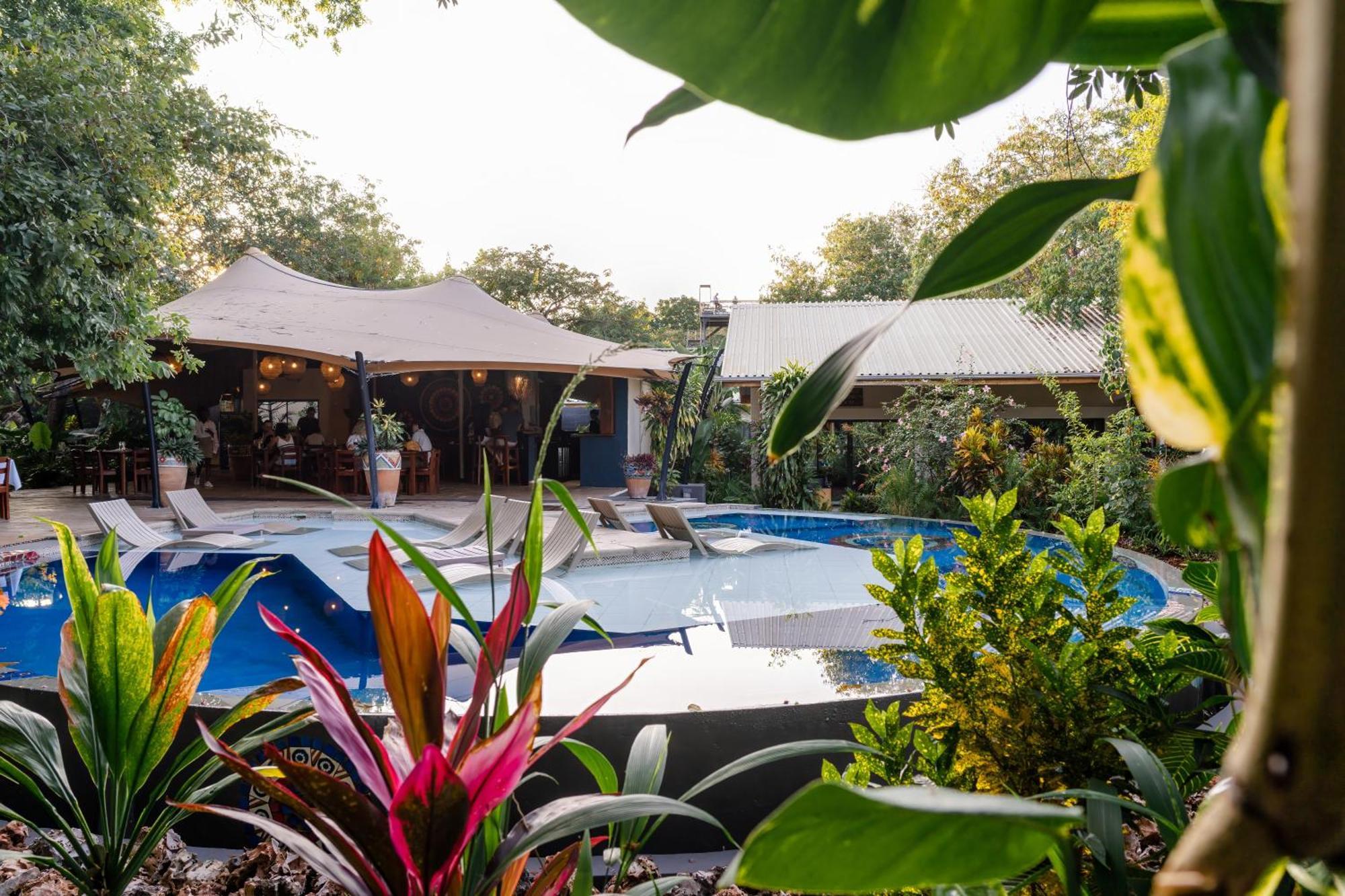 Shongwe Oasis Hotel Виктория Фолс Екстериор снимка