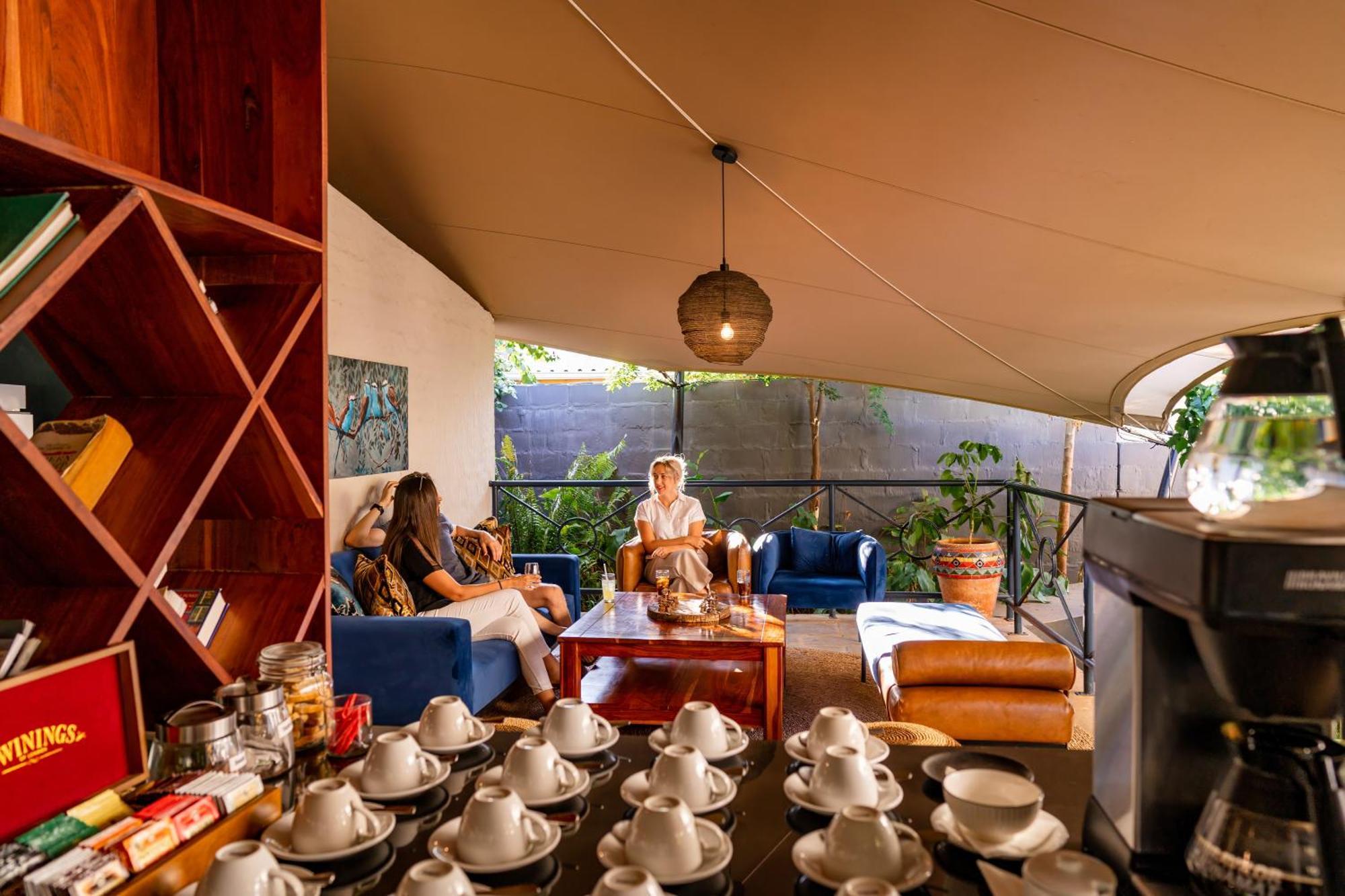 Shongwe Oasis Hotel Виктория Фолс Екстериор снимка