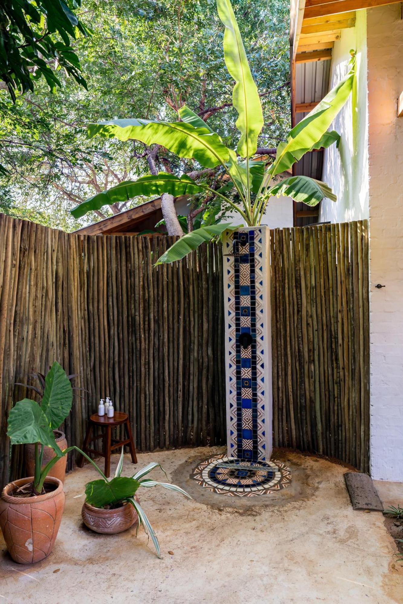 Shongwe Oasis Hotel Виктория Фолс Екстериор снимка